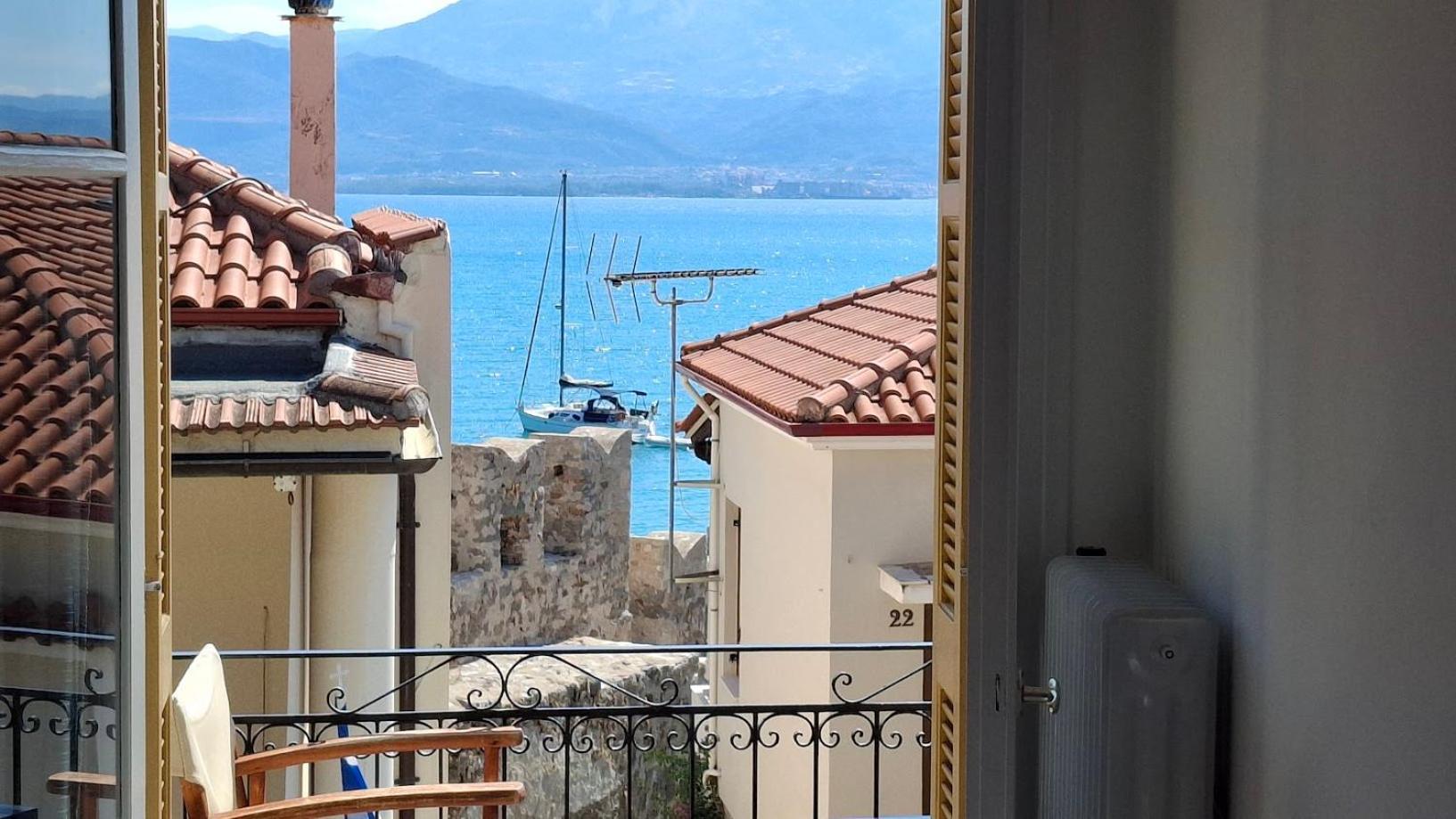 Nafpaktos Apartment And Studios In Port Extérieur photo